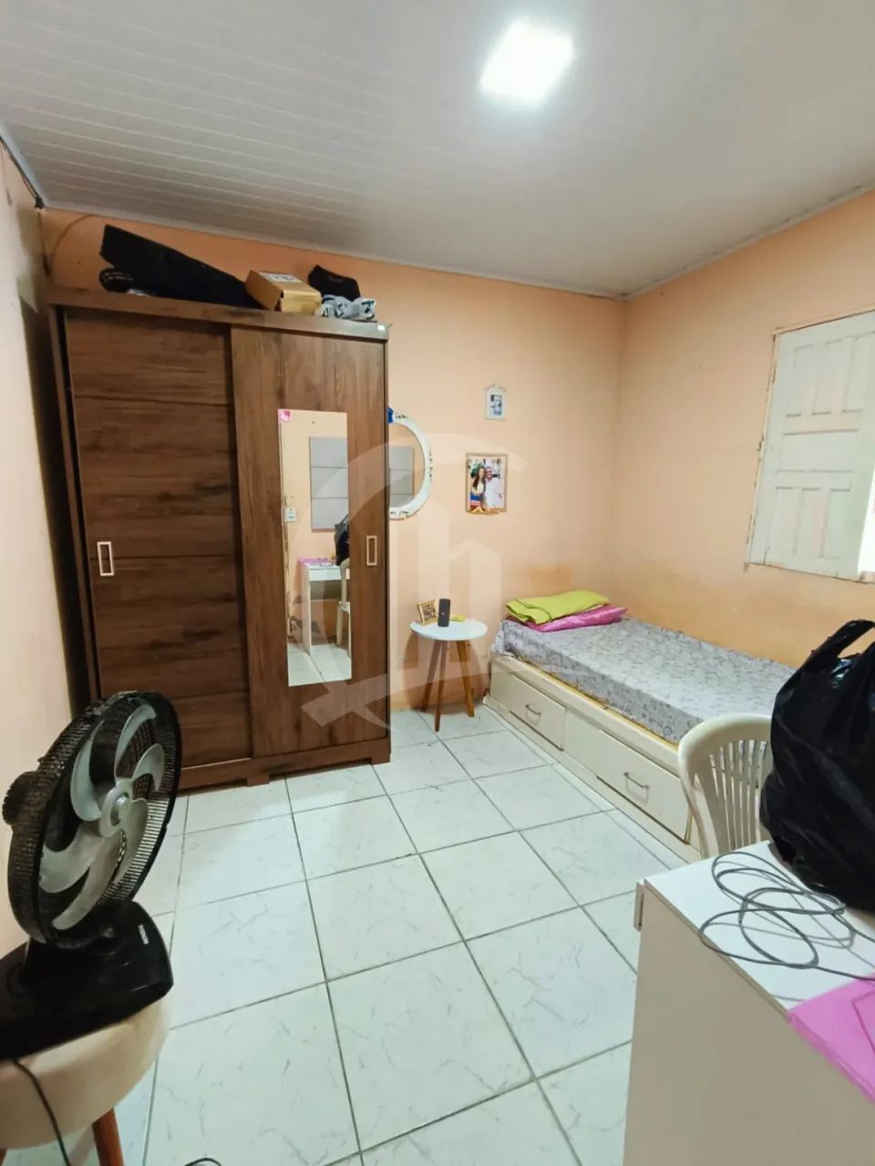 Casa com três quartos, excelente para ponto comercial, na avenida principal do Augusto Fra - Foto 6