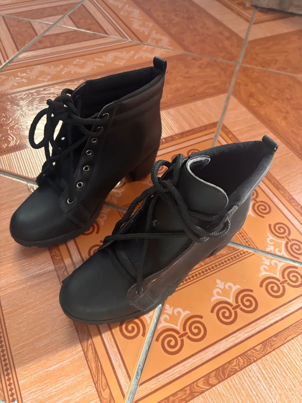 Botas feminina nova/estilosa - Foto 5