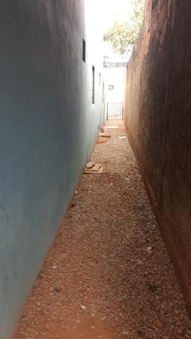 Casa com uma loja na rua do Vapt Vupt - Jardim Brasília - GO - Foto 3