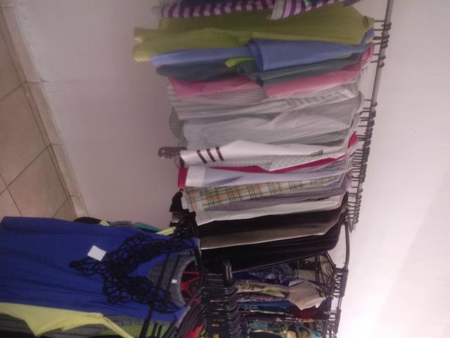 Tenho roupas pra quem vai abrir um bazar - Foto 4