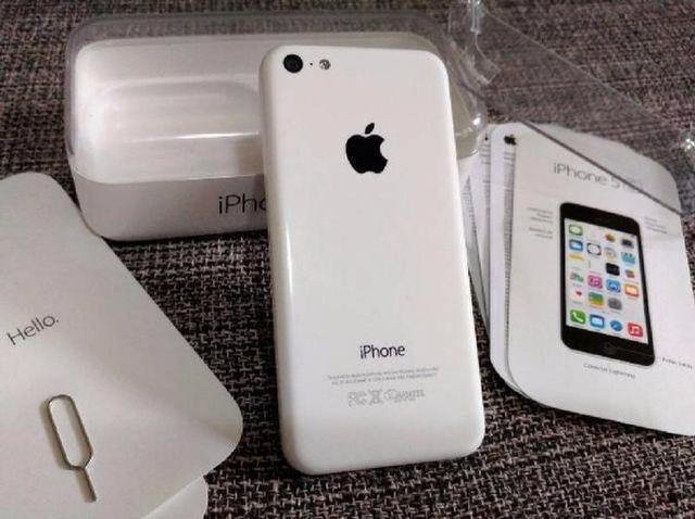 IPhone 5c branco na caixinha da Apple