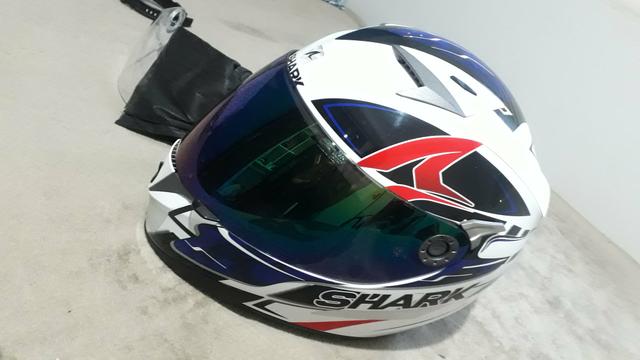 Capacete Shark s700 semi novo com viseira camaleao - Foto 2