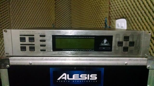Equalizador digital ultracurve 8024 behringer