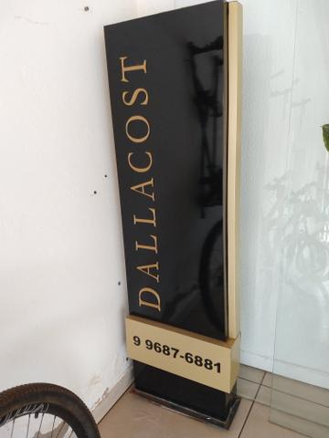 Totem placa