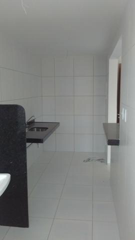 Apto no Araçagy, na descida da praia, com 02 qtos, 2 banheiros, 5º andar - Foto 4
