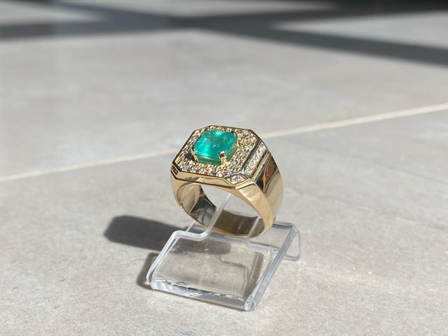 Anel em Ouro 18K 750 com Esmeralda e Brilhantes - Foto 4