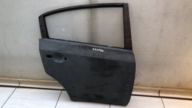 Porta traseira lado direito Sentra nova original