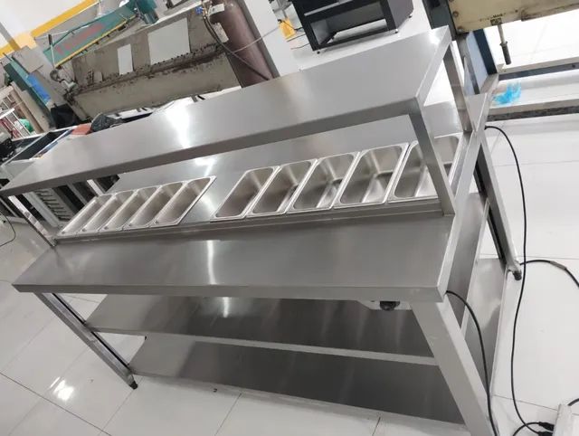 Pista quente inox com condimentador-bancada sob medida 