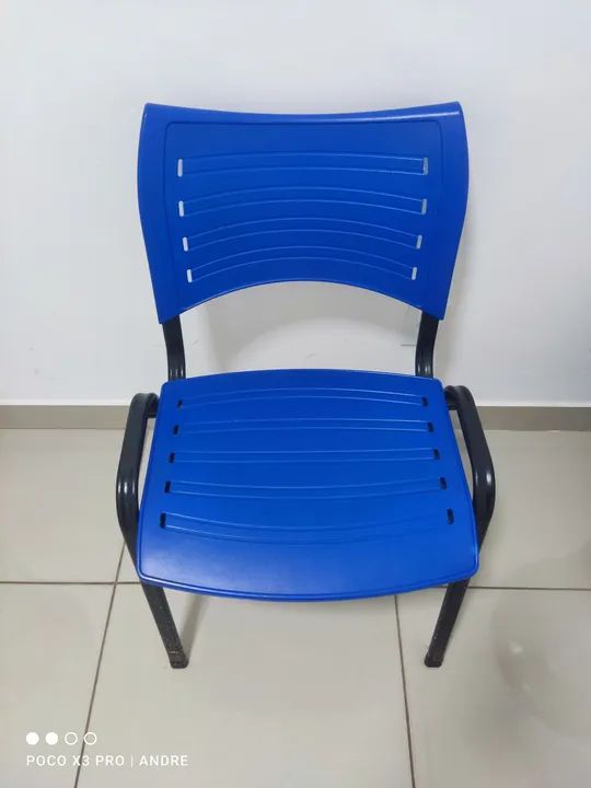 Cadeira Simples Azul - Usada
