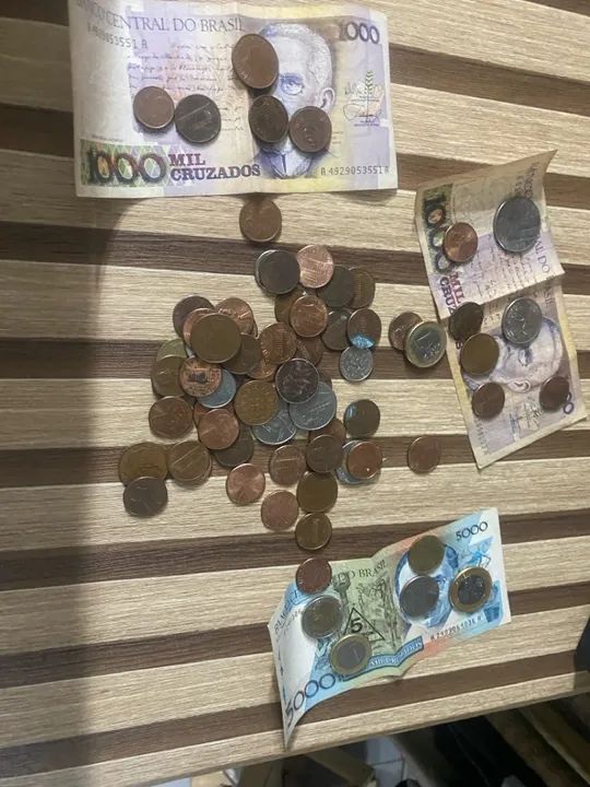 Vendo coleção de moedas antigas.dólares,cruzados, euro 