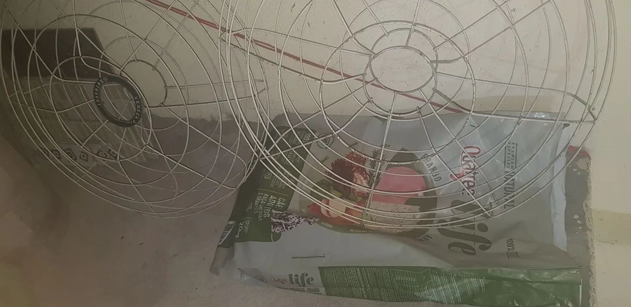 2 Grades de ventilador grande - frente e traseira - 69 cm