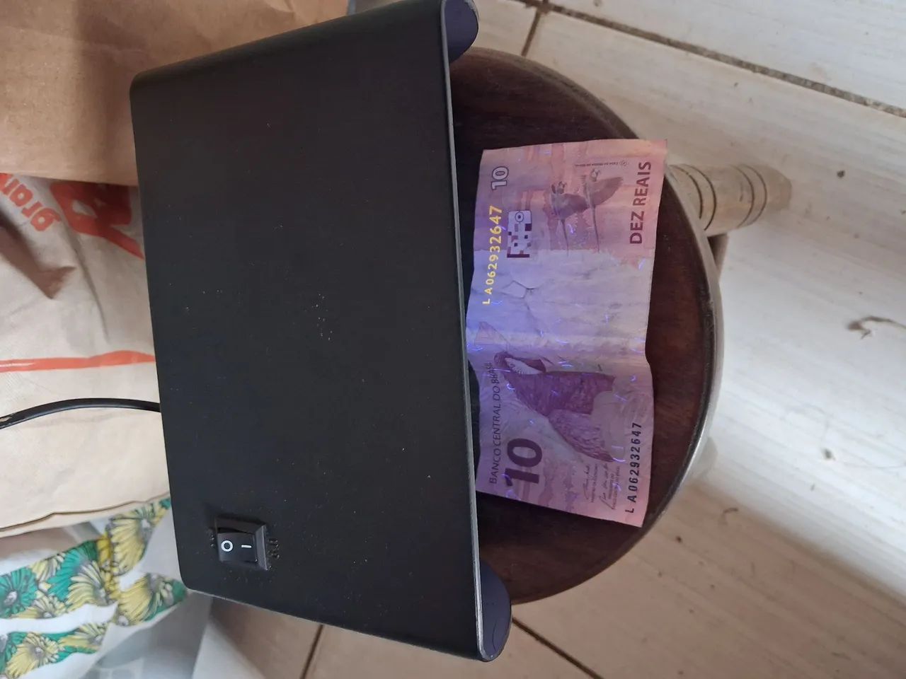 Máquina de identificar  nota falsa