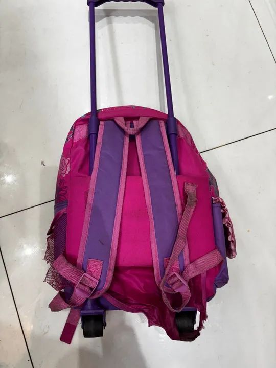 Mochila rodinhas princesas Disney  - Foto 3