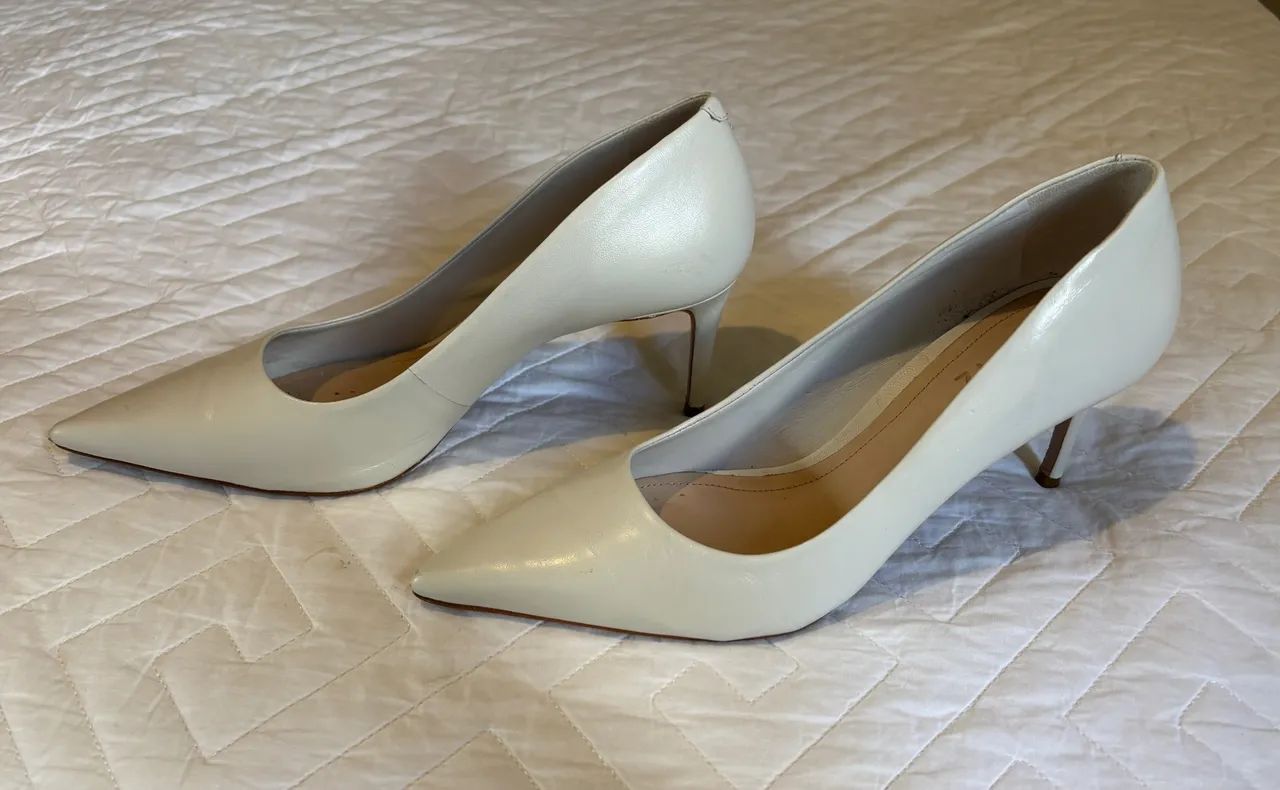 Scarpin de Couro Branco - Schutz / 37 (Usado 1X) - Foto 5