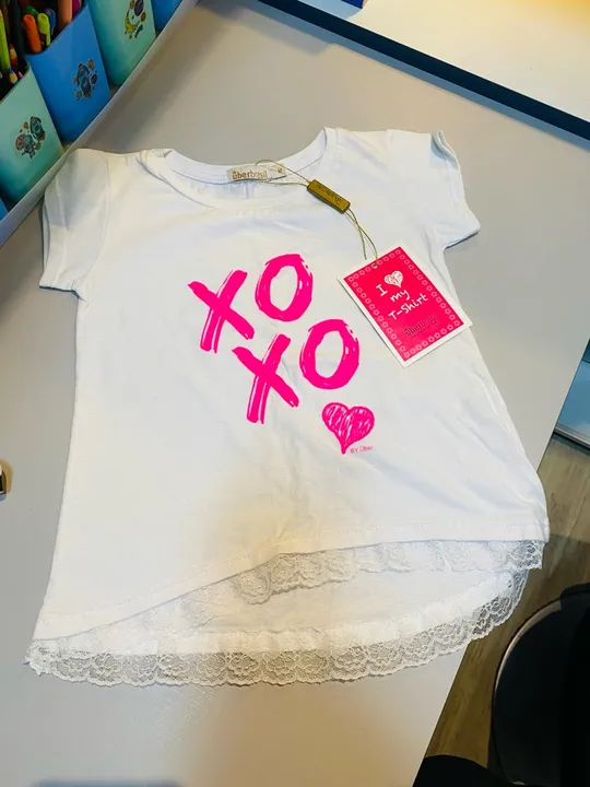 T-Shirt Infantil XOXO com Renda
