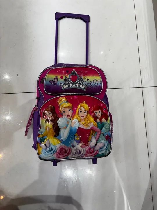 Mochila rodinhas princesas Disney 
