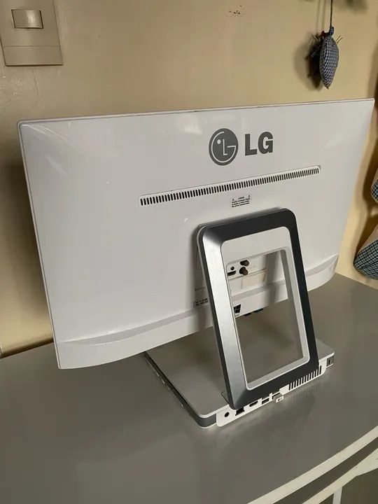 Computador All-in-One LG - 23? Painel IPS64396803497347122