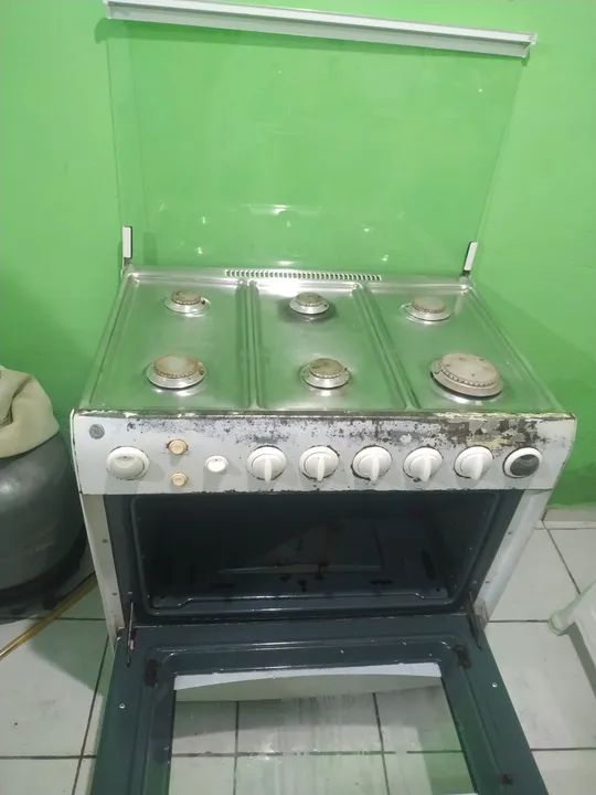 Vendo fogão usado, com as 6 bocas funcionando perfeitamente. - Foto 4