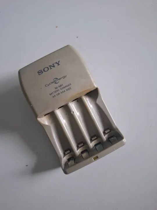 Carregador de Pilhas Sony Cycle Energy Ni-Mh AA ou AAA
