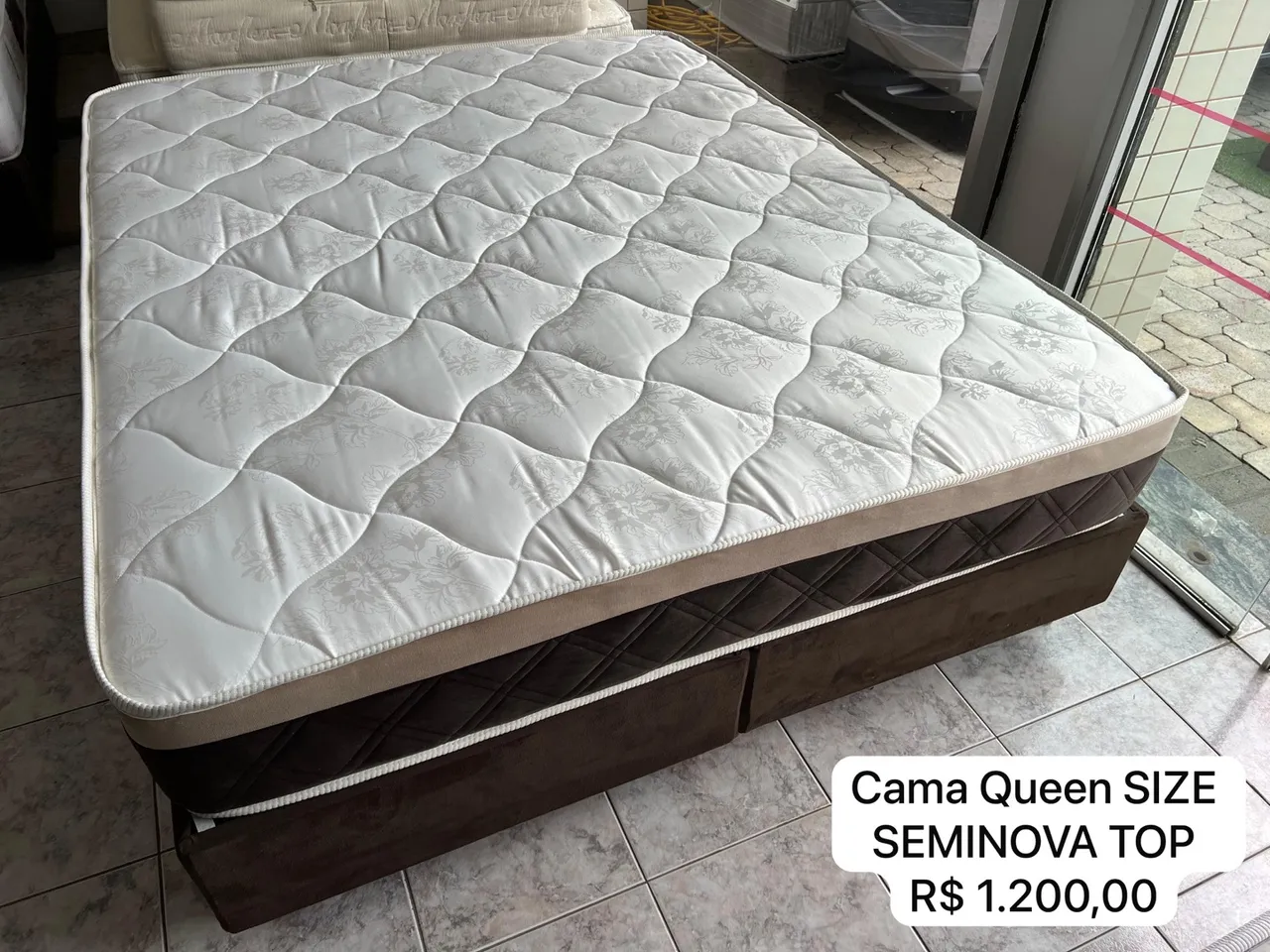 Cama Queen Size Seminova