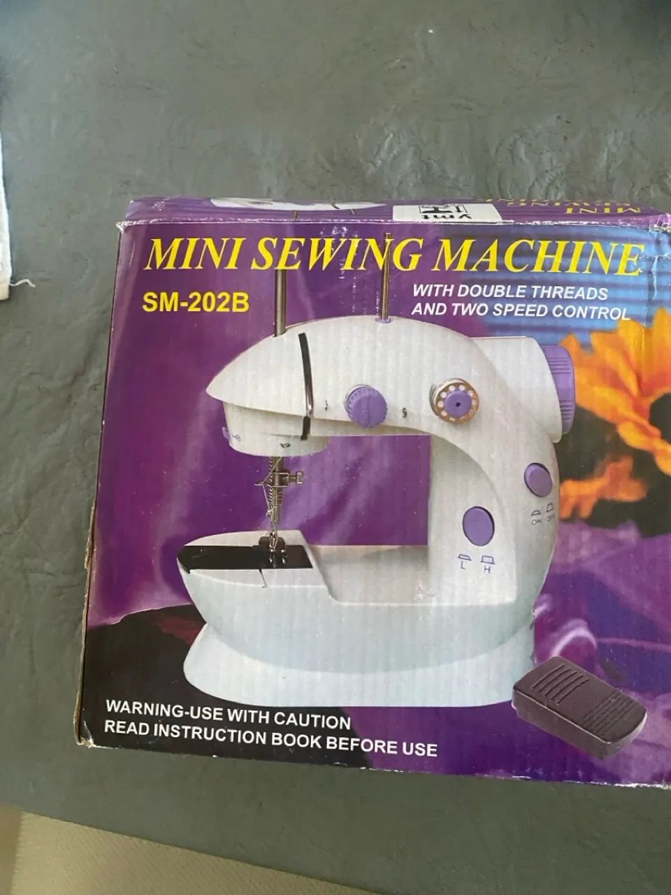 Mini máquina de costura64312211262593120