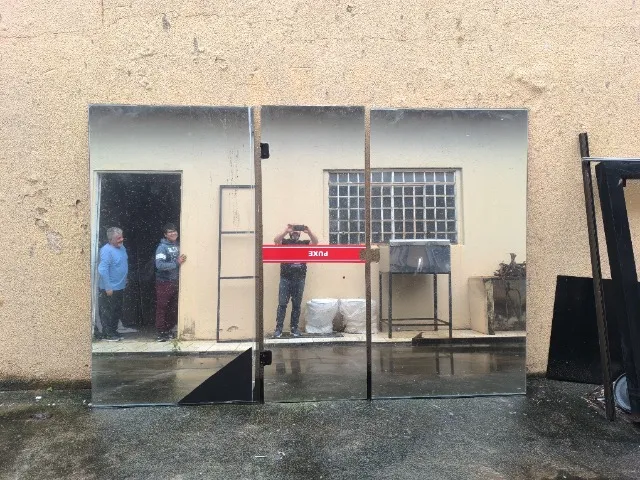Vendo Porta de vidro temperado.