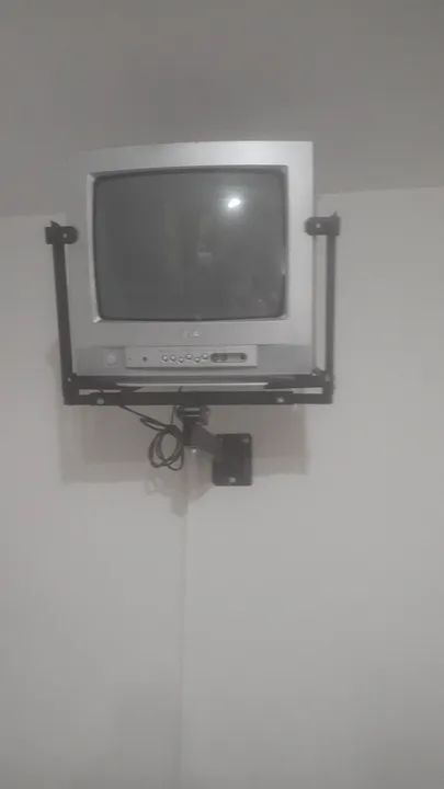 TV tubo 14 polegadas LG com suporte