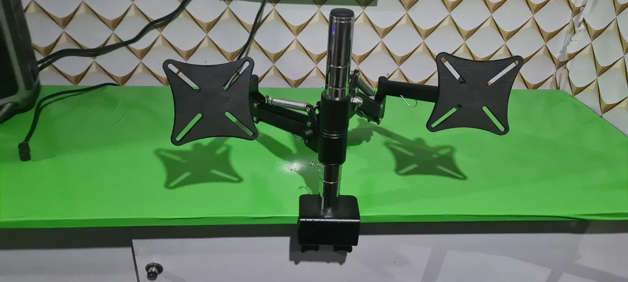 Suporte Articulado para Monitores Duplos