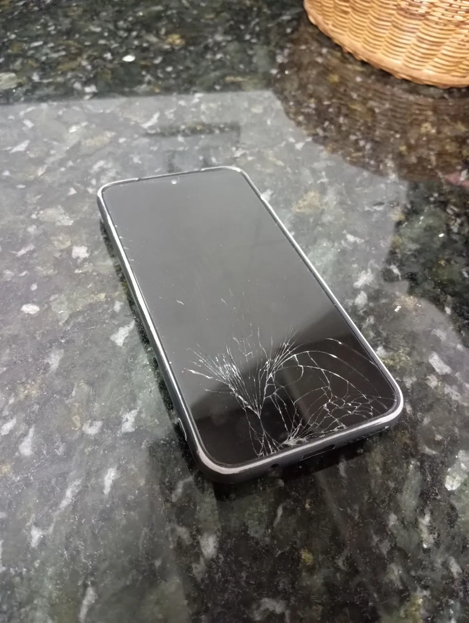 Moto G8 plus, tela trincada