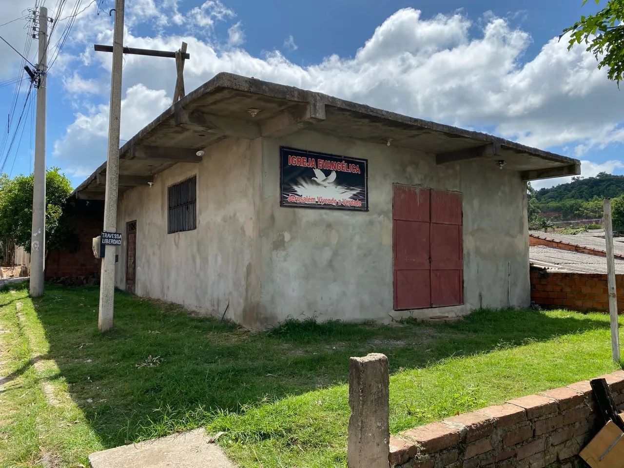 Terreno de Esquina com Prédio Térreo e Laje Pronta - Ótima Oportunidade!