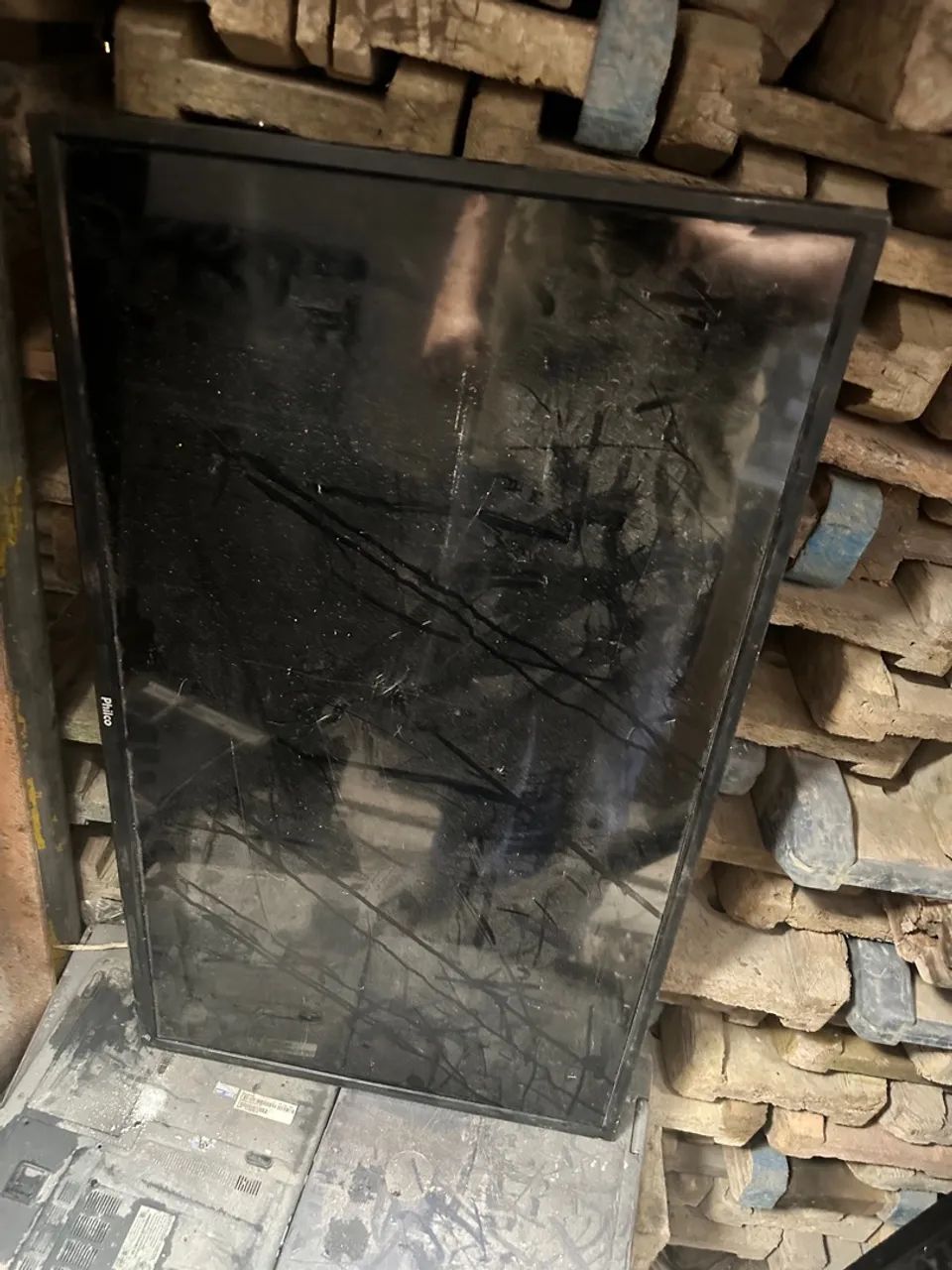 Tv Philco tela quebrada para peças não tem controle não sei modelo 32 polegadas  - Foto 4