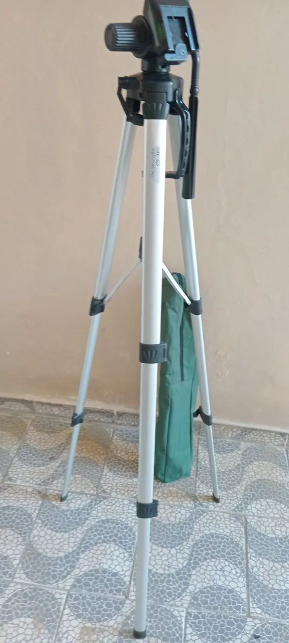Tripé para Câmera - Leve e Ajustável - Foto 2