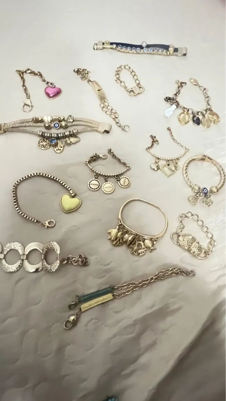 Coleção de pulseiras variadas - Charmosas e elegantes!