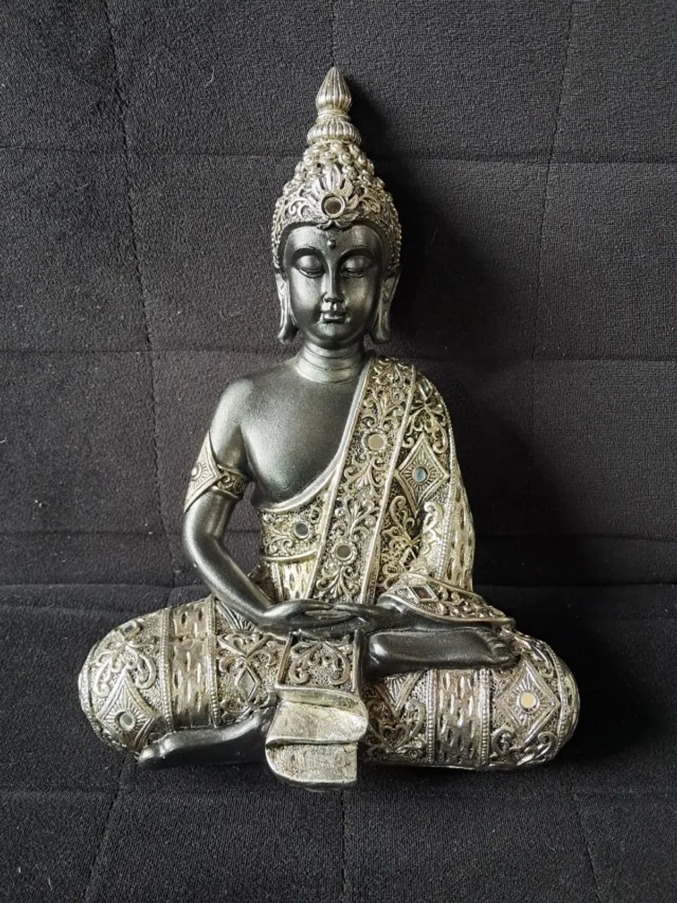 estatua estilo buda
