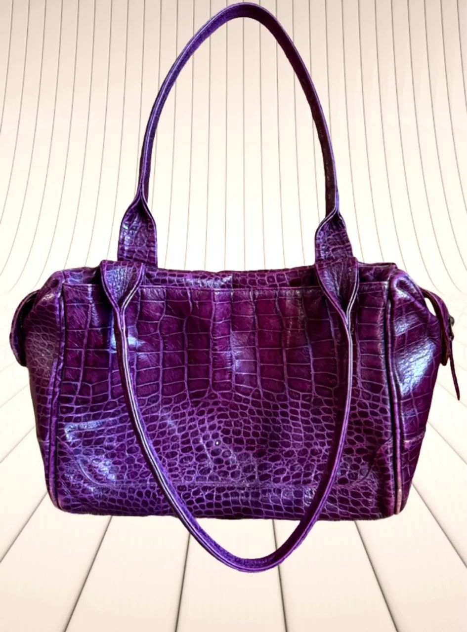 Bolsa roxa Apparenze de couro com textura croco