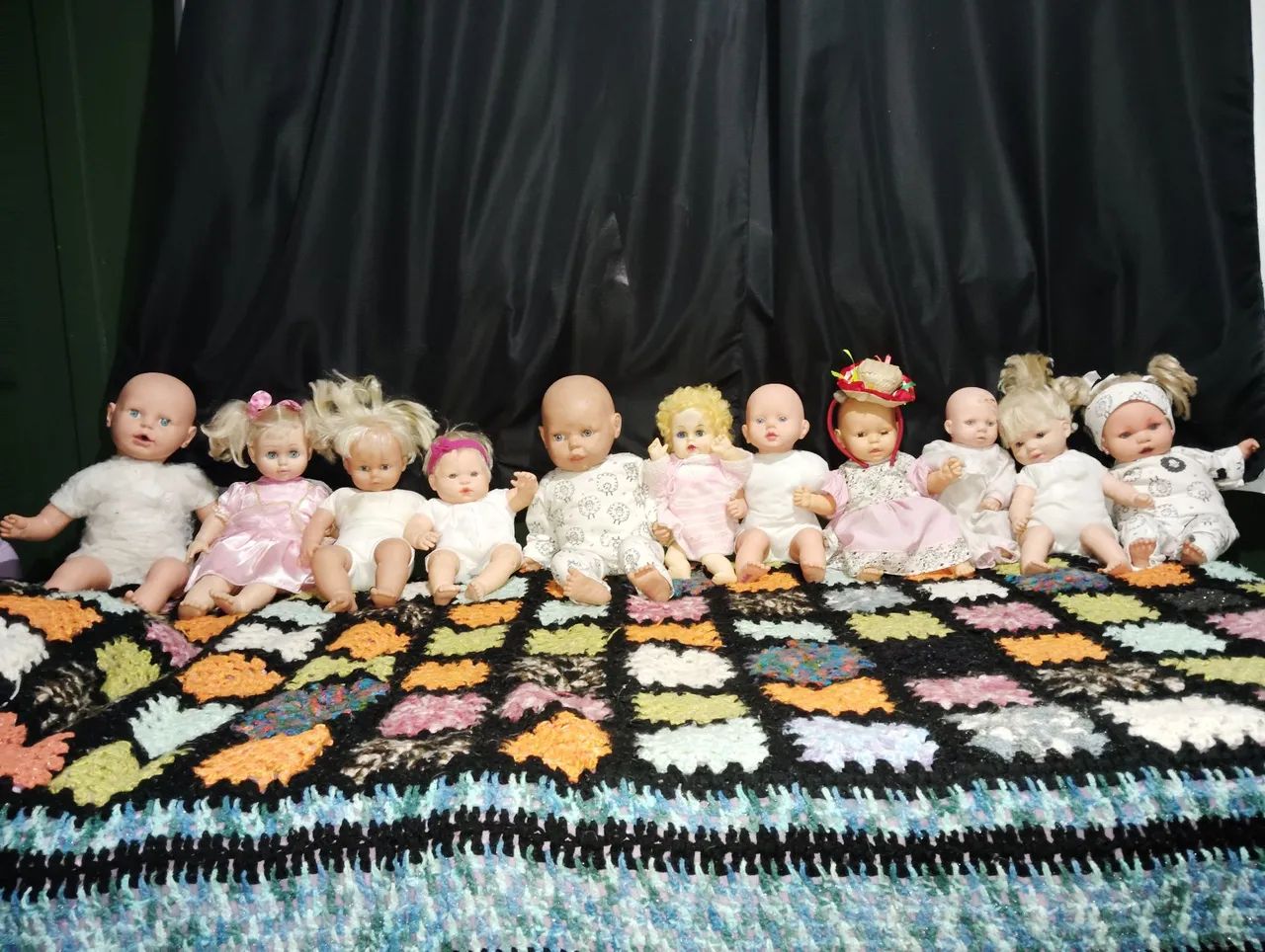 Lote de 24 Bonecas e Bebês de Coleção - Foto 4