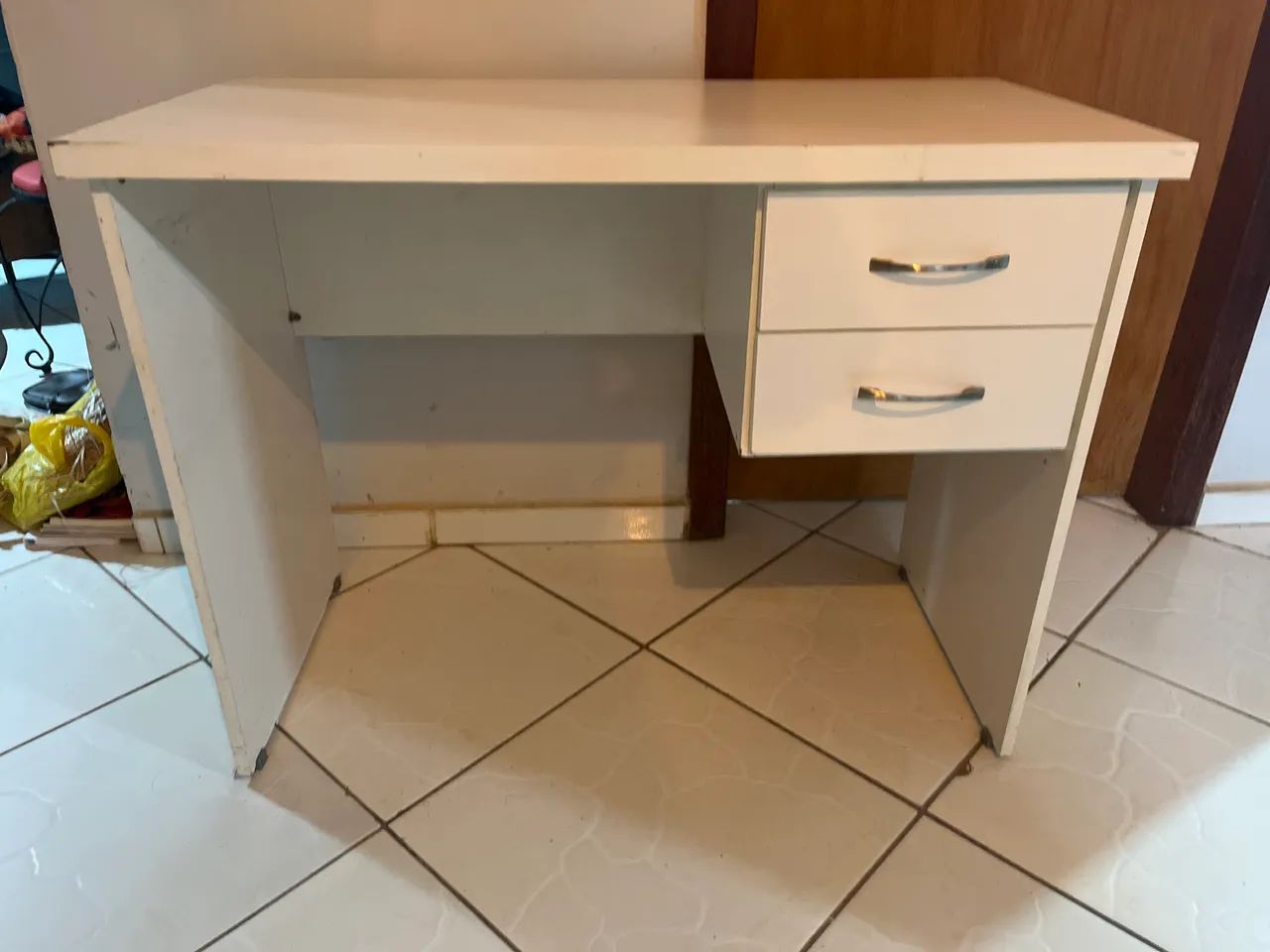 Escrivaninha/ mesa de escritório 