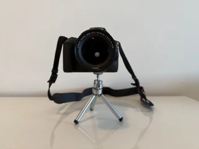 Câmera Canon EOS SL3 + lente 18-55 + 512GB SD + 4 baterias + 2 carregadores + bolsa tripé