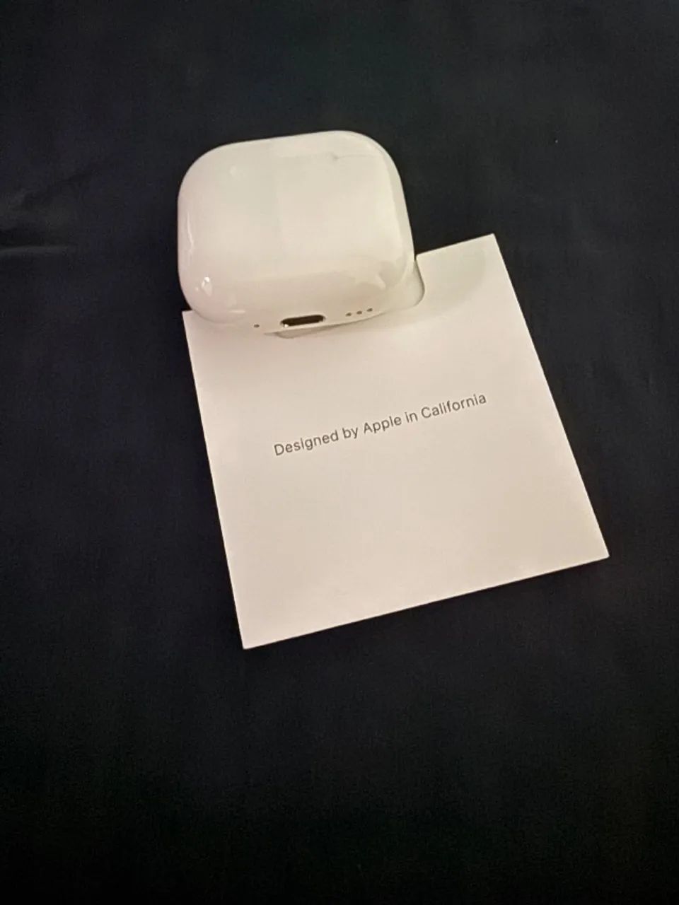 Apple - AirPods 4 com Cancelamento Ativo de Ruído