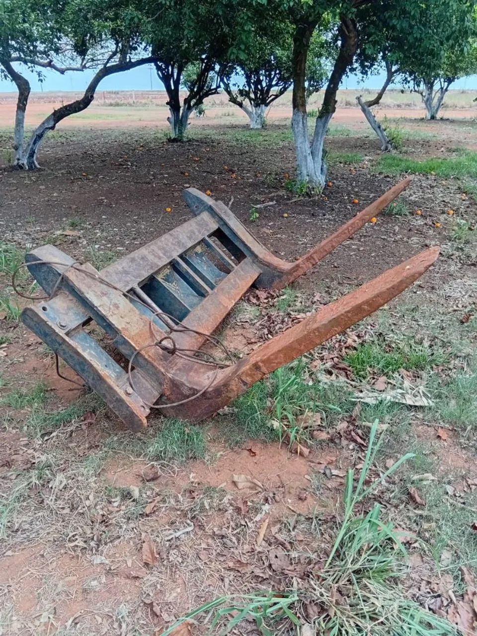 Garfo para pá carregadeira usado reforçado