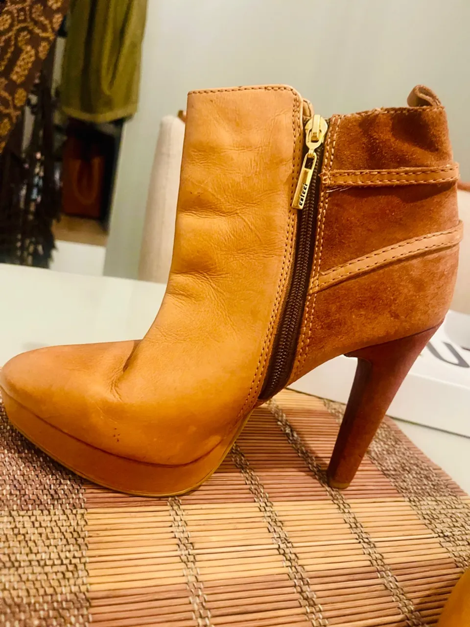 Bota Colcci Couro Amarela/Marrom