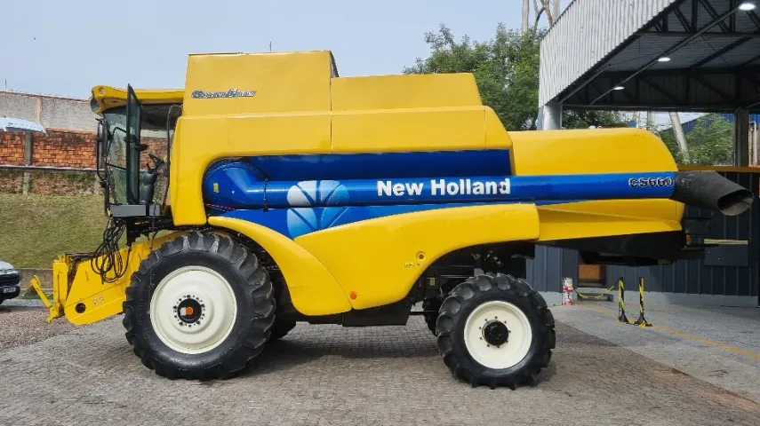 Colheitadeira New Holland CS660