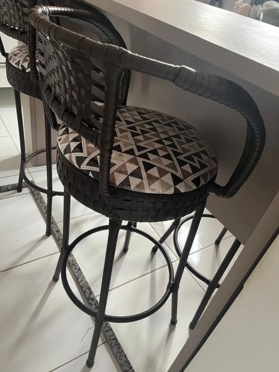 Bancada com 4 banquete.