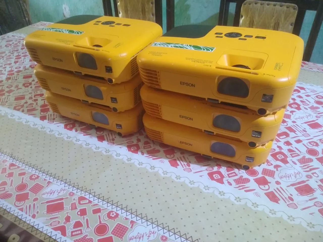 Projetores epson seminovos , preço de unidade, horas de uso ,300, 500 ,e zero horas 