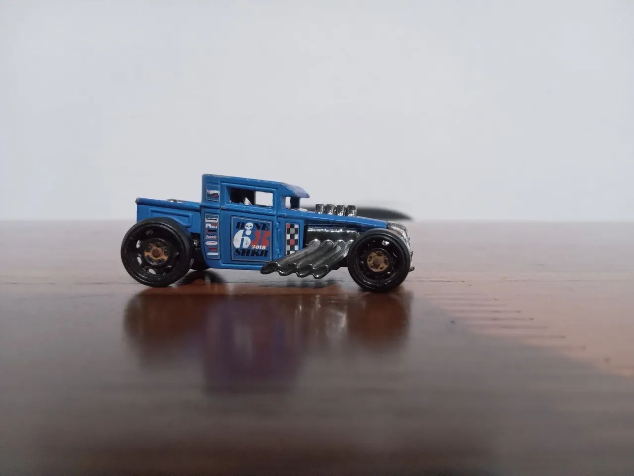 Carrinho Hot Wheels BLUE BONE SHARKER  - Foto 4