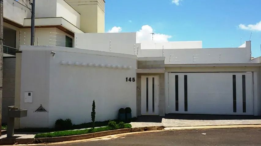 Casa com 3 quartos  e 3 banheiros 