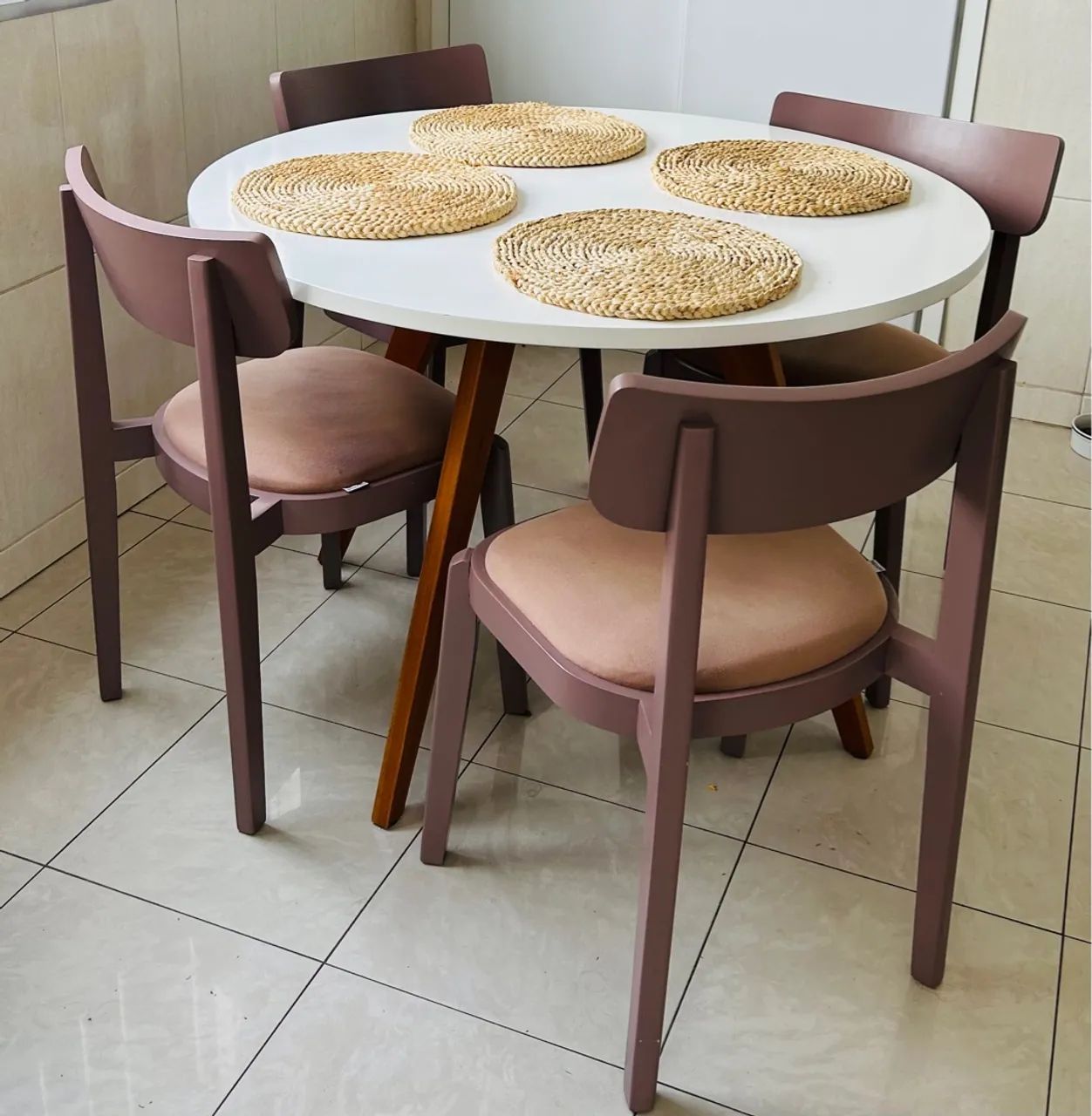 Mesa com 4 cadeiras Tock Stock