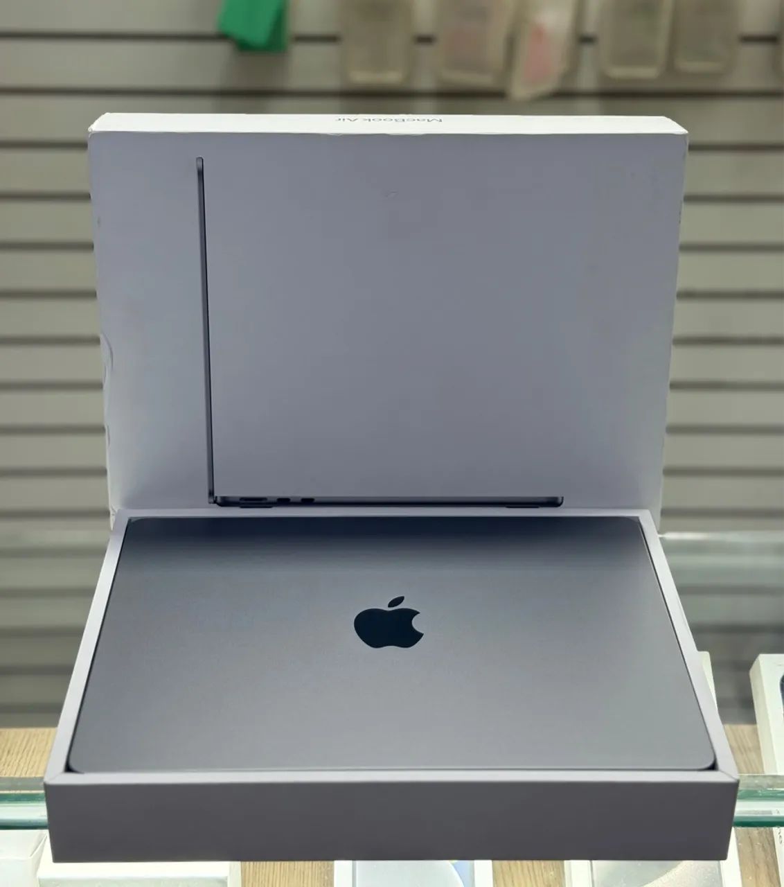 Macbook air m3 16gb / 256gb LOJA FÍSICA apenas 2 dias de ativação ( 13" m3 16 / 256 )