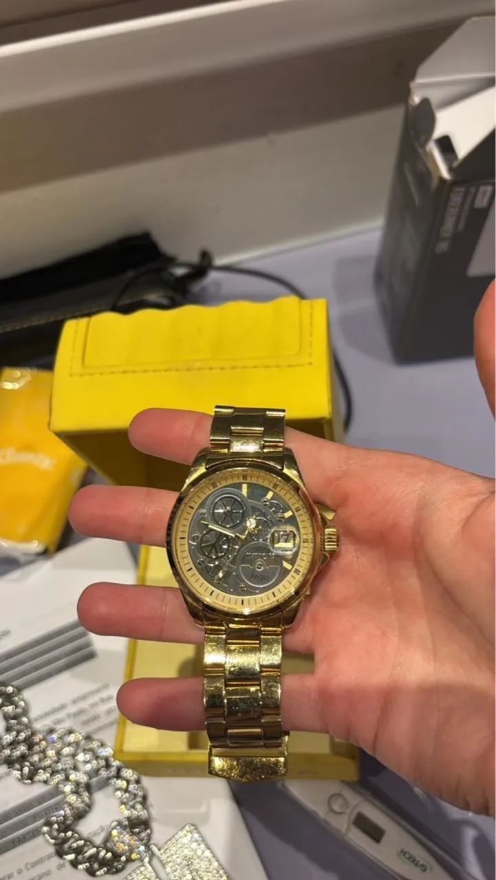 Relógio Invicta Dourado Luxuoso
