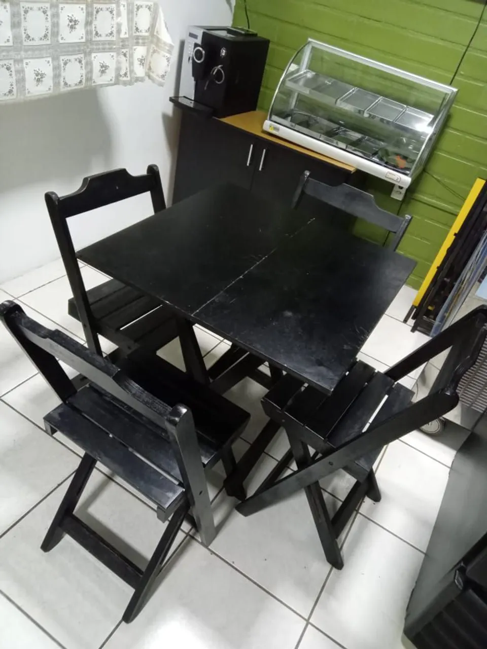 Conjunto de Mesa Dobrável preta com 4 cadeiras